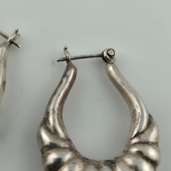 Sterling Silver Earrings Ribbed  Latch Hoop Marked 925 Vintage Patina 1.3" - Picture 4 of 12